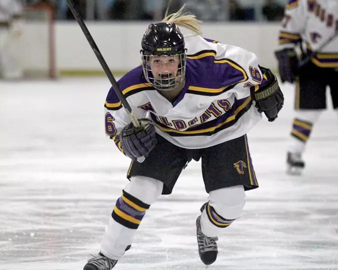 Hockey rebounds for 2-2 tie with No. 10 Lake Forest