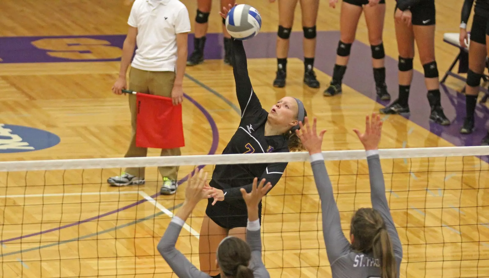 Volleyball comes up short in 3-2 loss to Martin Luther