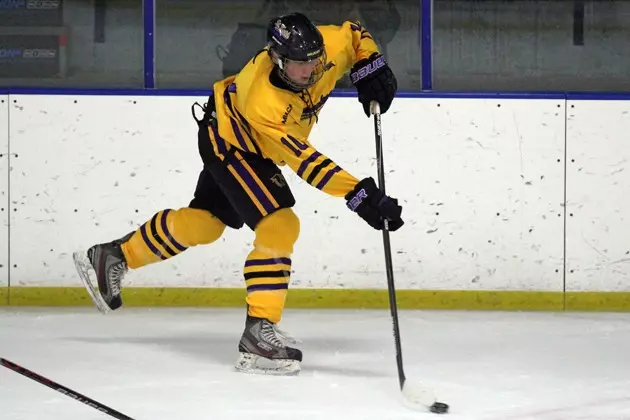 Hockey drops overtime nail biter at Augsburg in MIAC opener