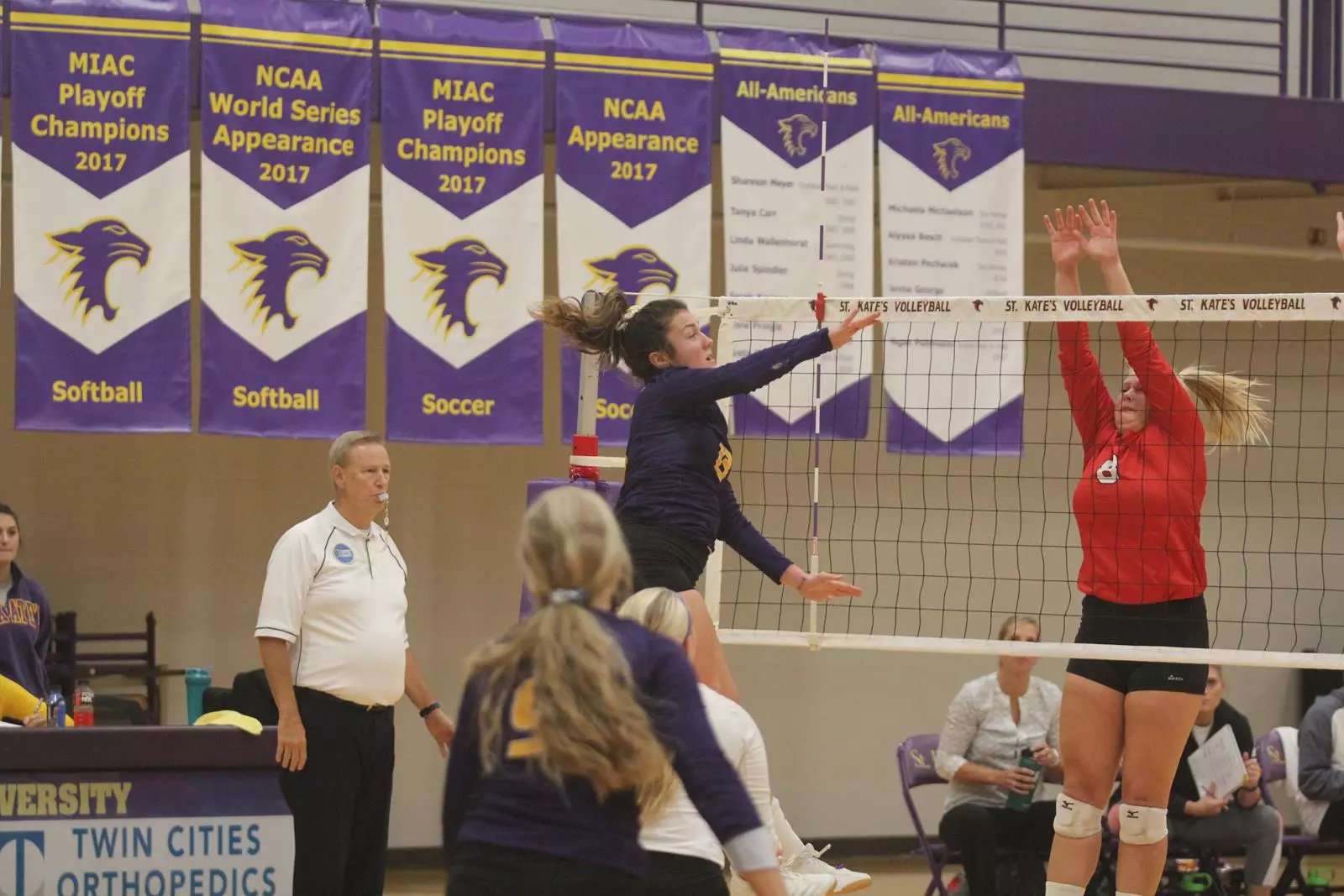 Volleyball Lauren Isaacson