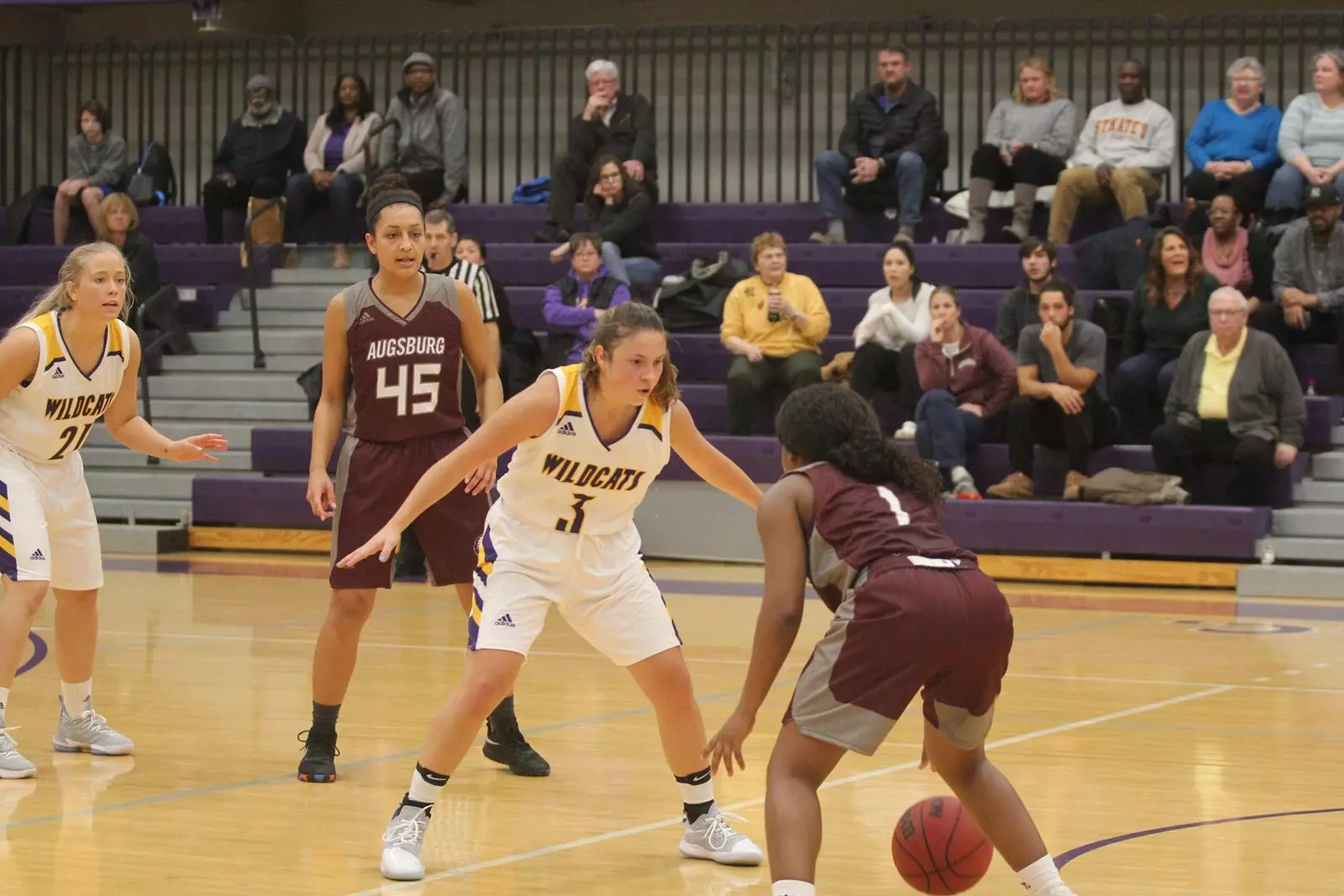 cierra ahlf guarding augsubrg player