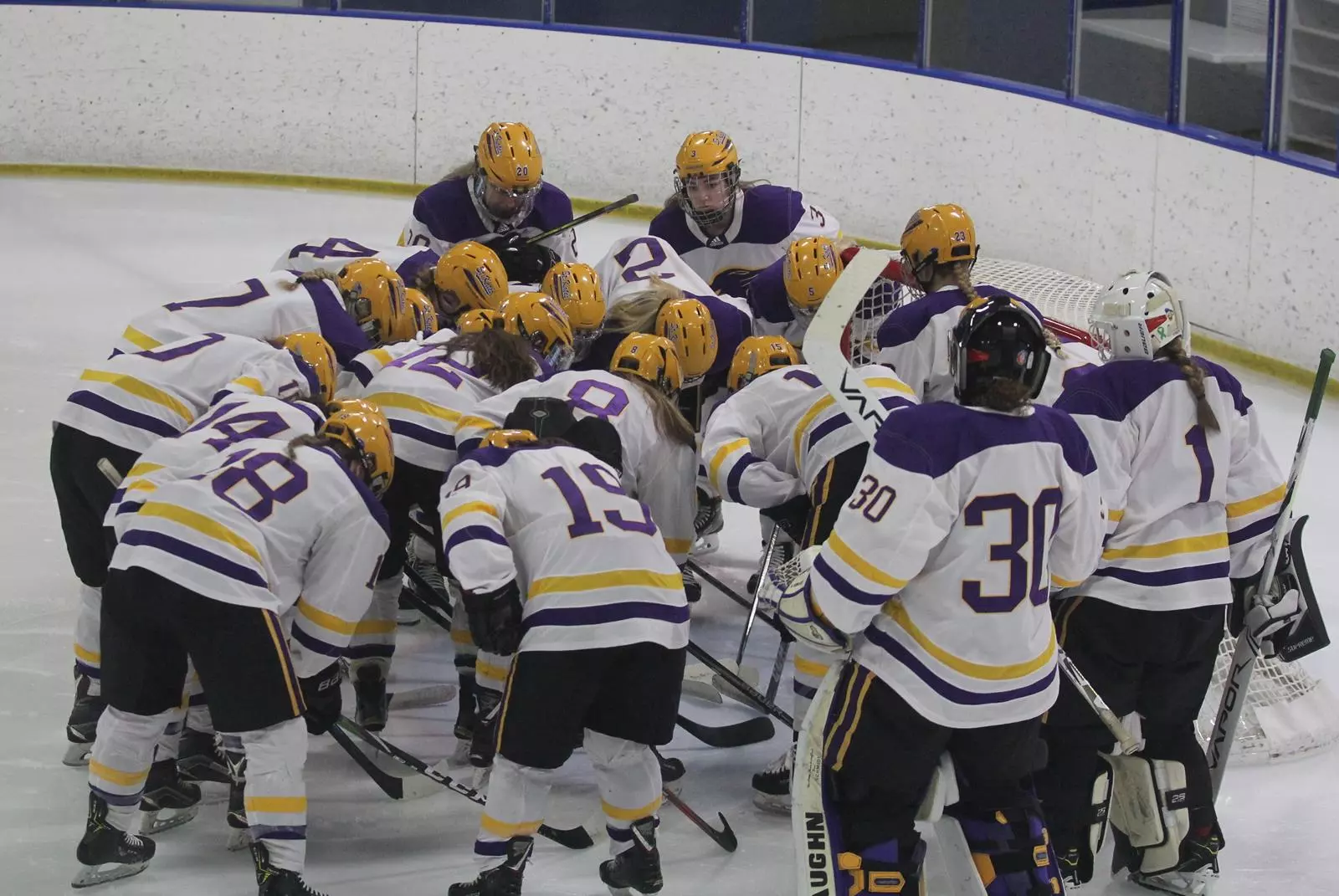 team huddle before game