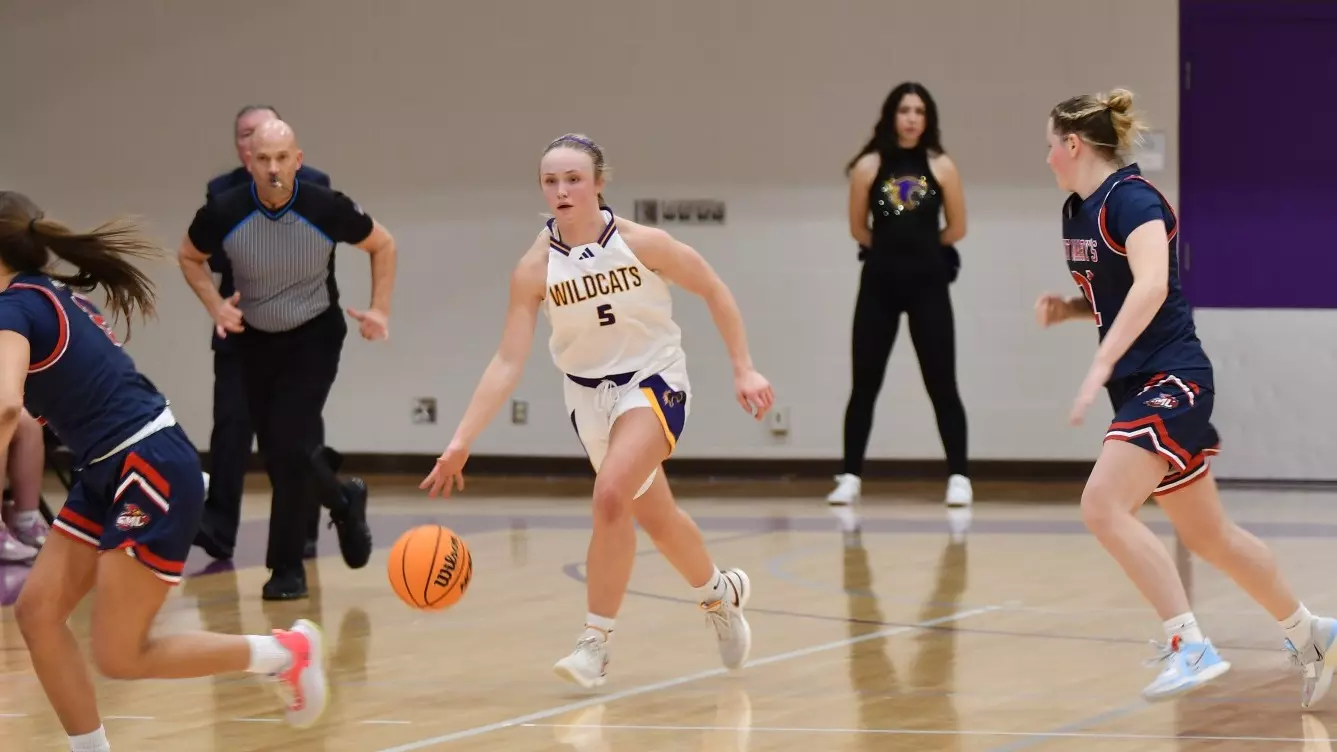 Hattie Fox dribbling down the court
