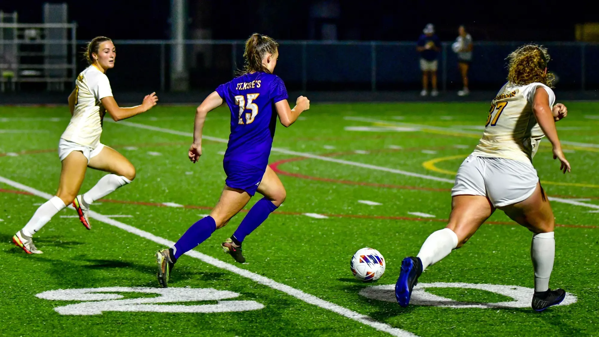 Amanda Elton running with ball at UW Eau Claire