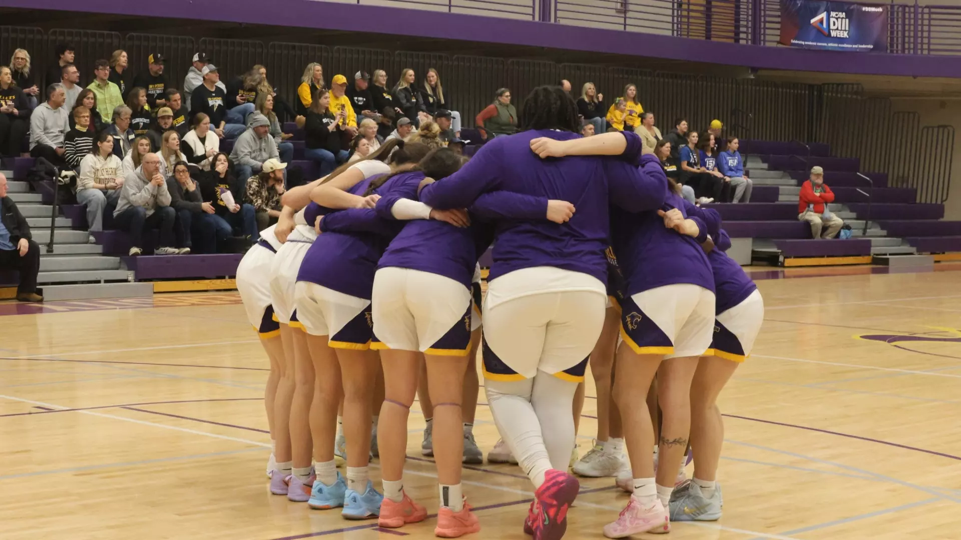 team huddle basketball