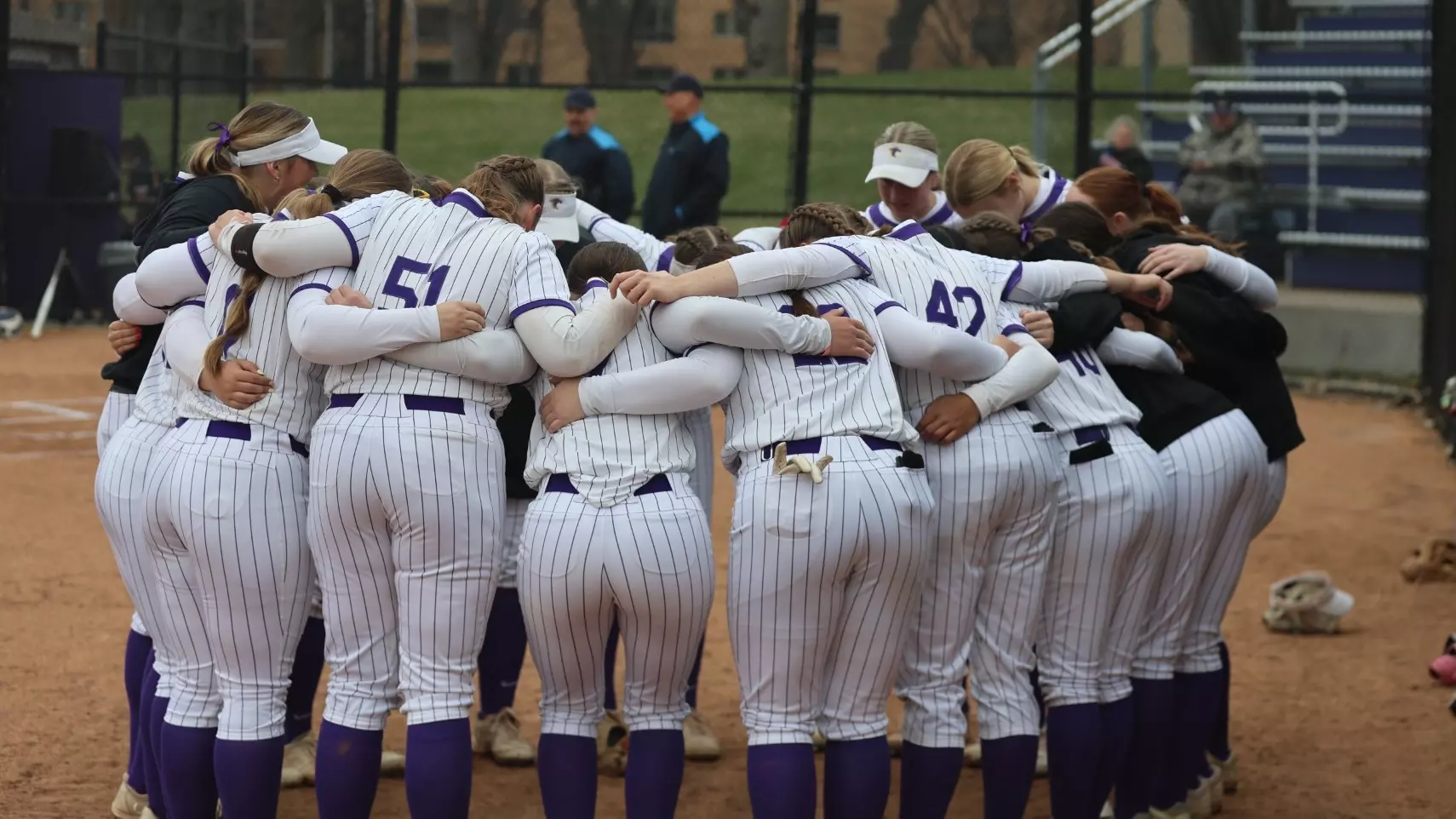 softball huddle